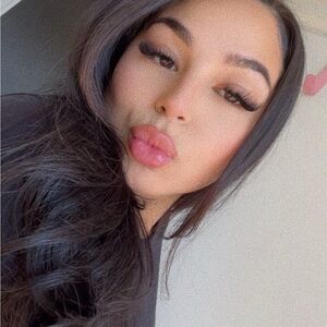 Meet your Posher, Mia